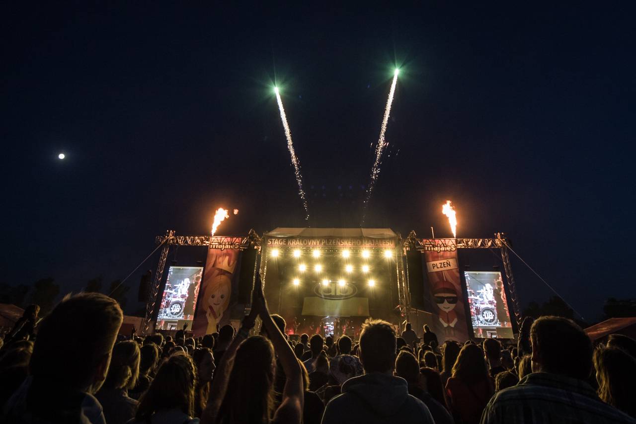 Překvapení Plzeňského Majálesu? King Lost alias Marek Ztracený. Po Benu Cristovaovi létaly podprsenky, vystoupili i Rybičky 48 či Divokej Bill