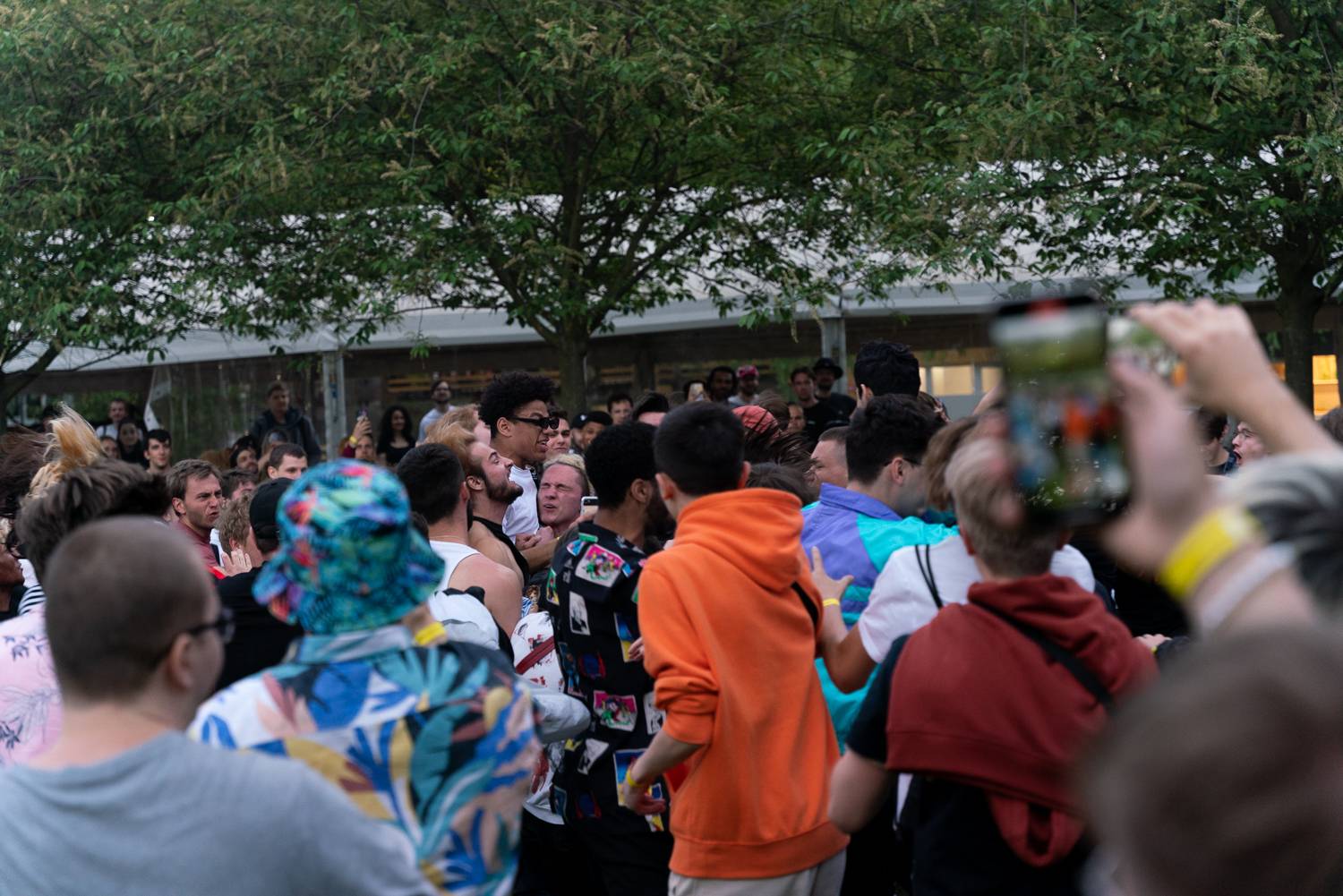 Čistá syrovost a nával energie. Do Česka dorazil rapper Denzel Curry