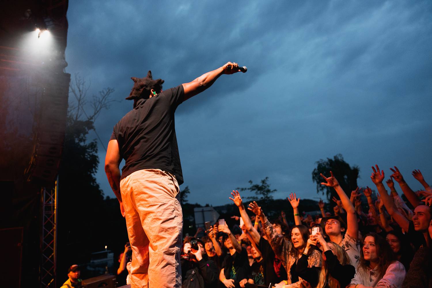 Čistá syrovost a nával energie. Do Česka dorazil rapper Denzel Curry