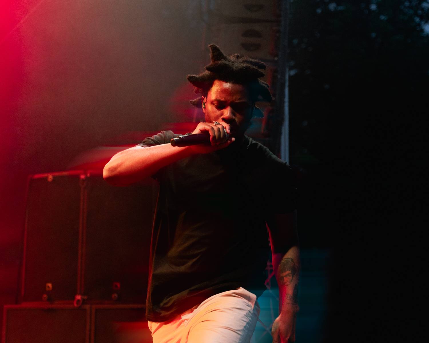 Čistá syrovost a nával energie. Do Česka dorazil rapper Denzel Curry