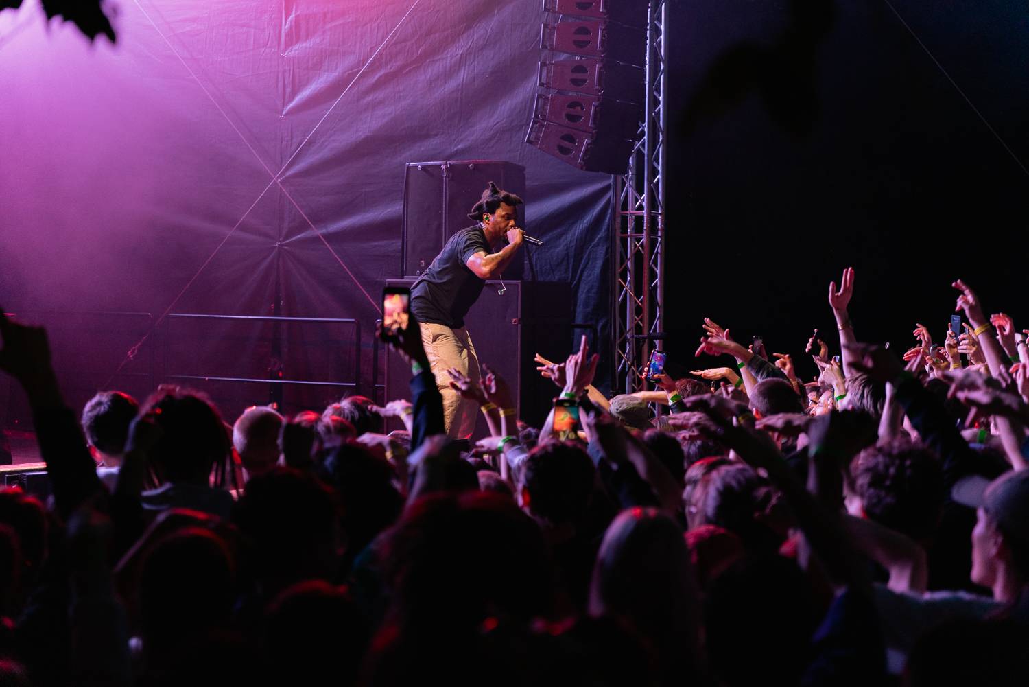 Čistá syrovost a nával energie. Do Česka dorazil rapper Denzel Curry