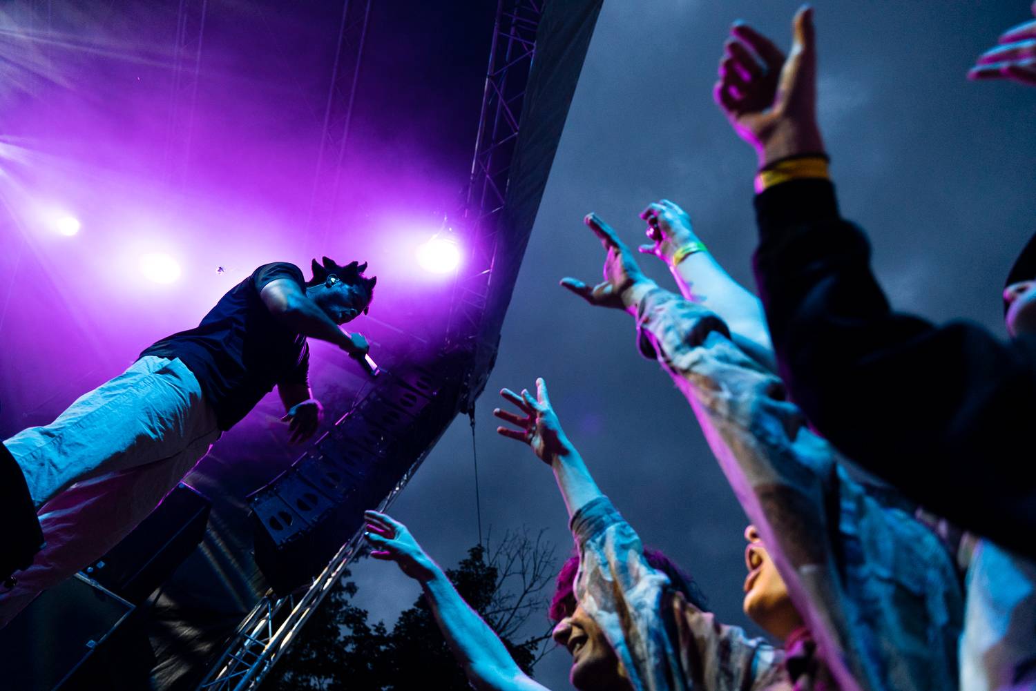 Čistá syrovost a nával energie. Do Česka dorazil rapper Denzel Curry