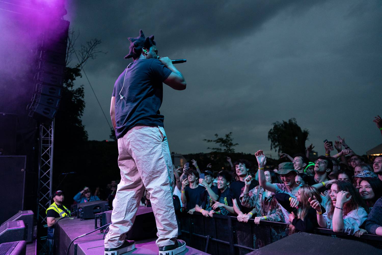 Čistá syrovost a nával energie. Do Česka dorazil rapper Denzel Curry