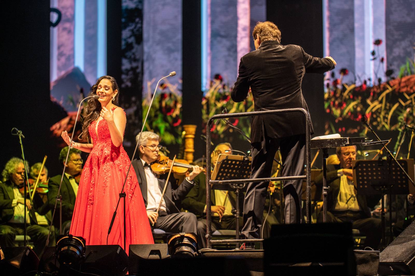 Andrea Bocelli zaplnil pražskou O2 arenu, nevidomý tenorista pozval na pódium několik hostů