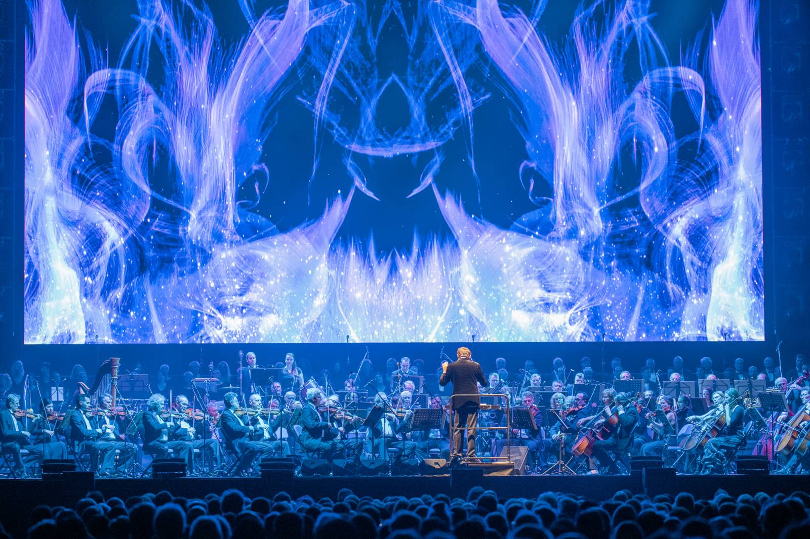 Andrea Bocelli zaplnil pražskou O2 arenu, nevidomý tenorista pozval na pódium několik hostů