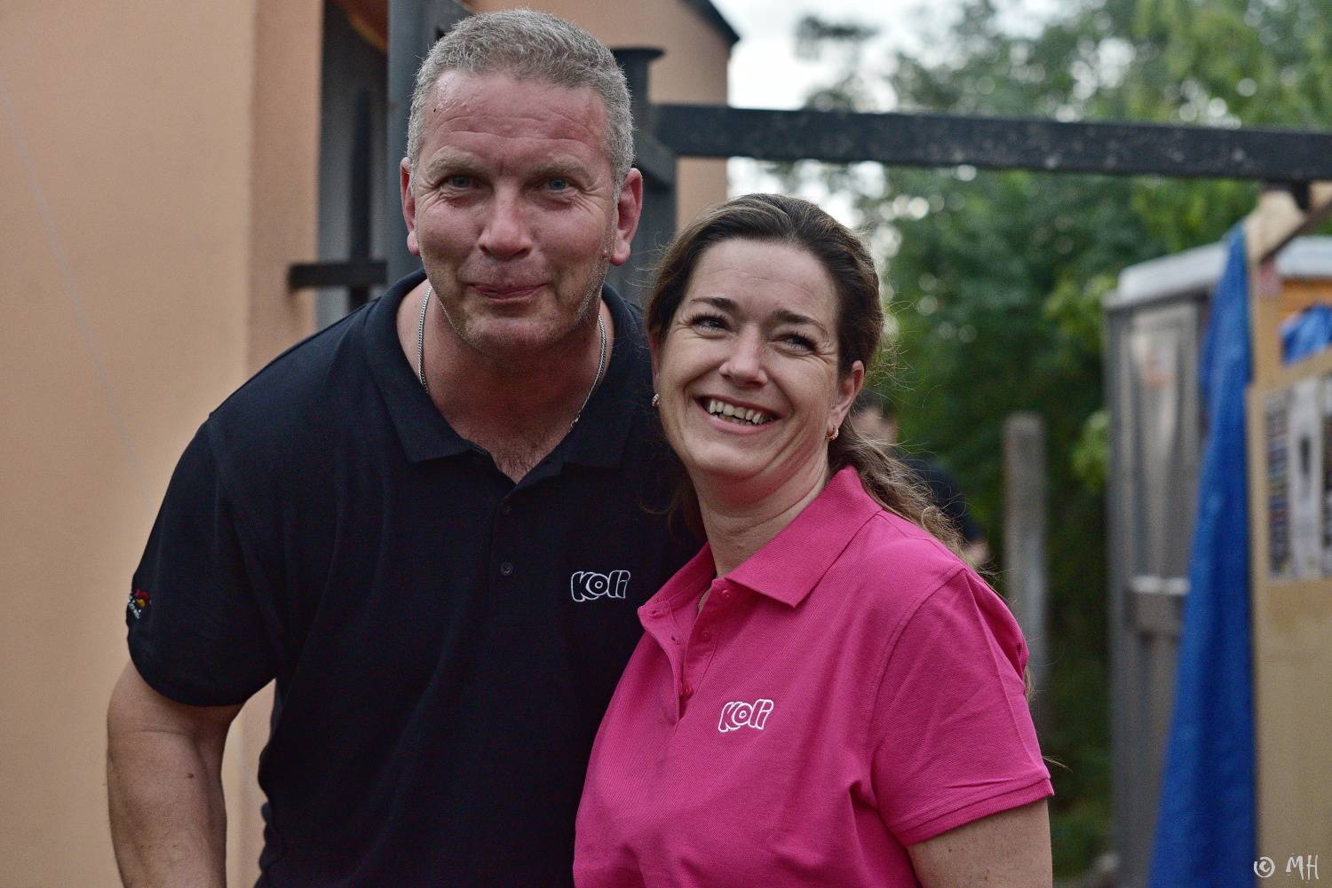 Ani bouřka a déšť je nezastavily. Špejbl's Helprs hráli v Plzni skladby AC/DC