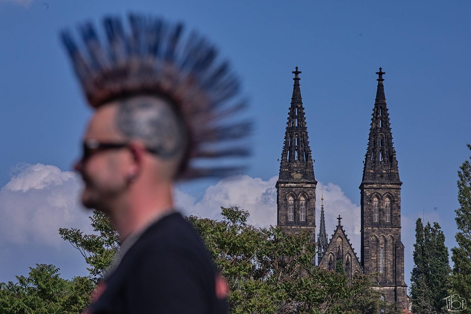 Narozeninový večírek Tří sester odstartoval. Na pražském Smíchově vystoupili Apple Juice, Plexis, SPS, Iné Kafé i The Varukers