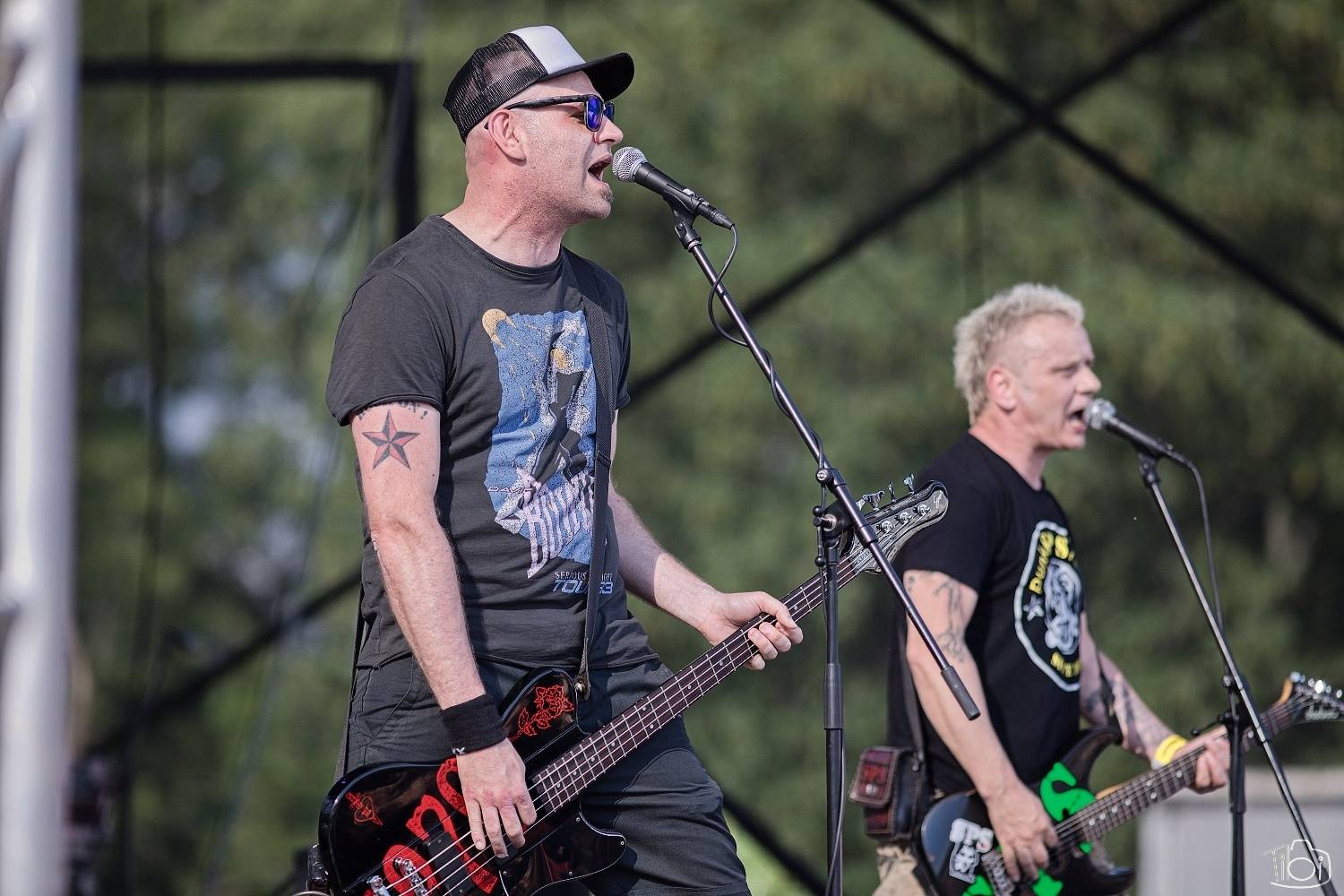 Narozeninový večírek Tří sester odstartoval. Na pražském Smíchově vystoupili Apple Juice, Plexis, SPS, Iné Kafé i The Varukers