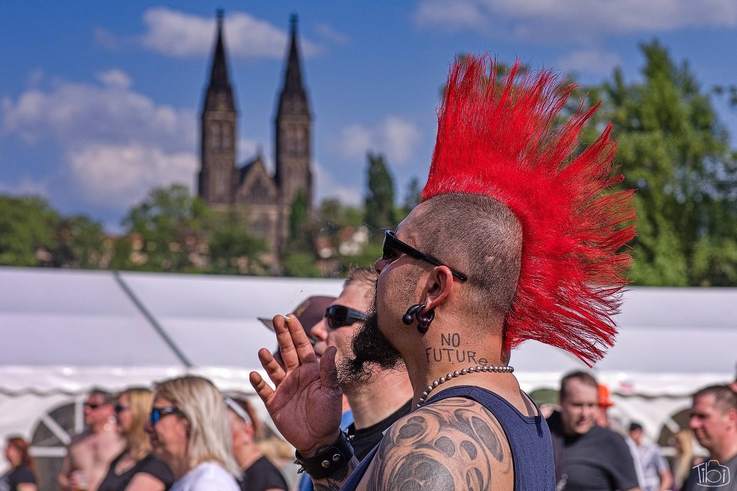 Narozeninový večírek Tří sester odstartoval. Na pražském Smíchově vystoupili Apple Juice, Plexis, SPS, Iné Kafé i The Varukers