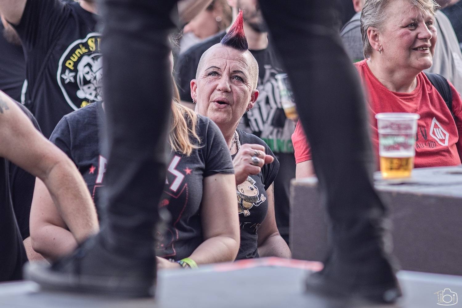 Narozeninový večírek Tří sester odstartoval. Na pražském Smíchově vystoupili Apple Juice, Plexis, SPS, Iné Kafé i The Varukers