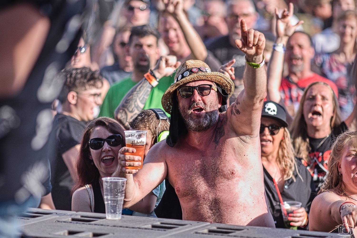 Narozeninový večírek Tří sester odstartoval. Na pražském Smíchově vystoupili Apple Juice, Plexis, SPS, Iné Kafé i The Varukers