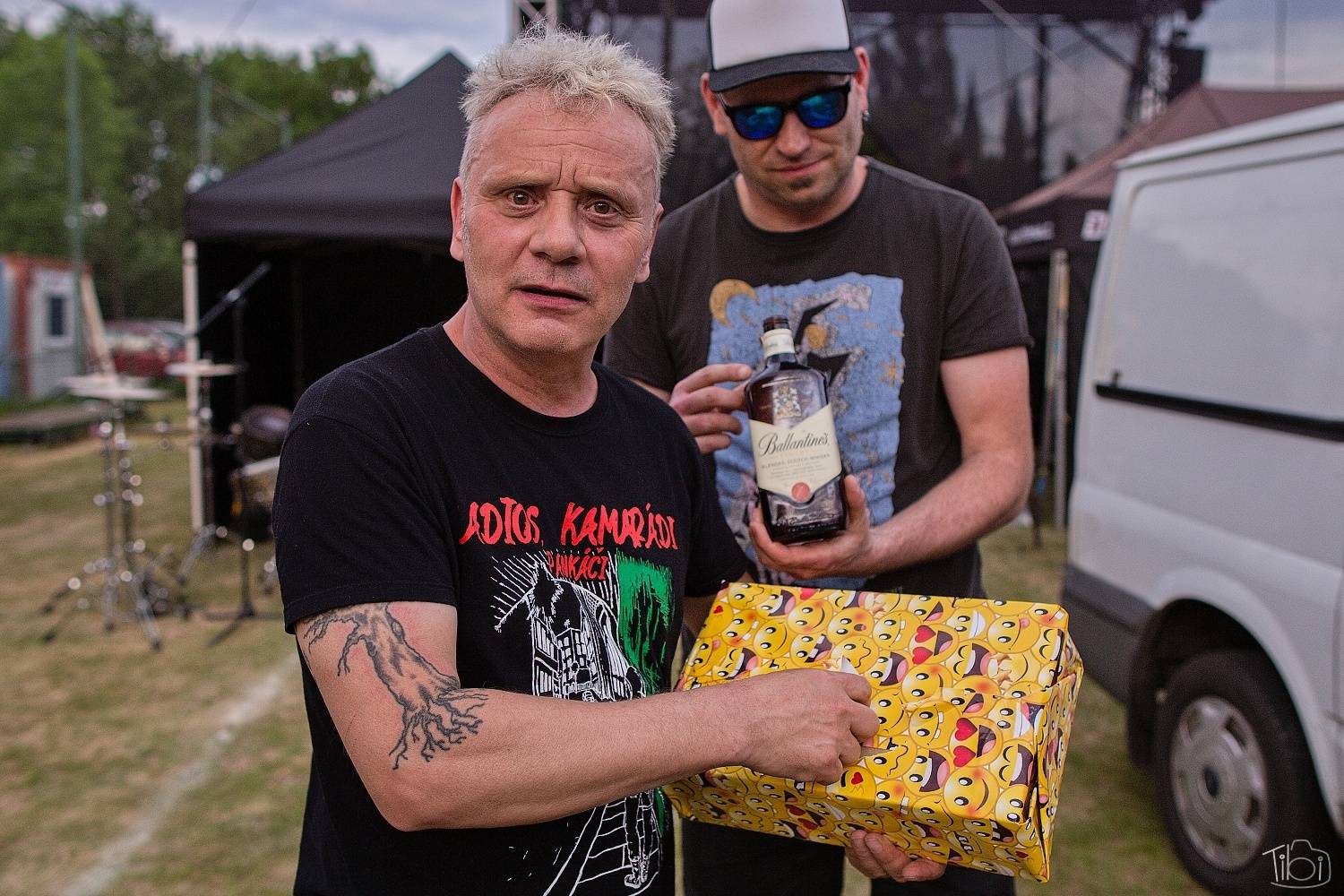 Narozeninový večírek Tří sester odstartoval. Na pražském Smíchově vystoupili Apple Juice, Plexis, SPS, Iné Kafé i The Varukers