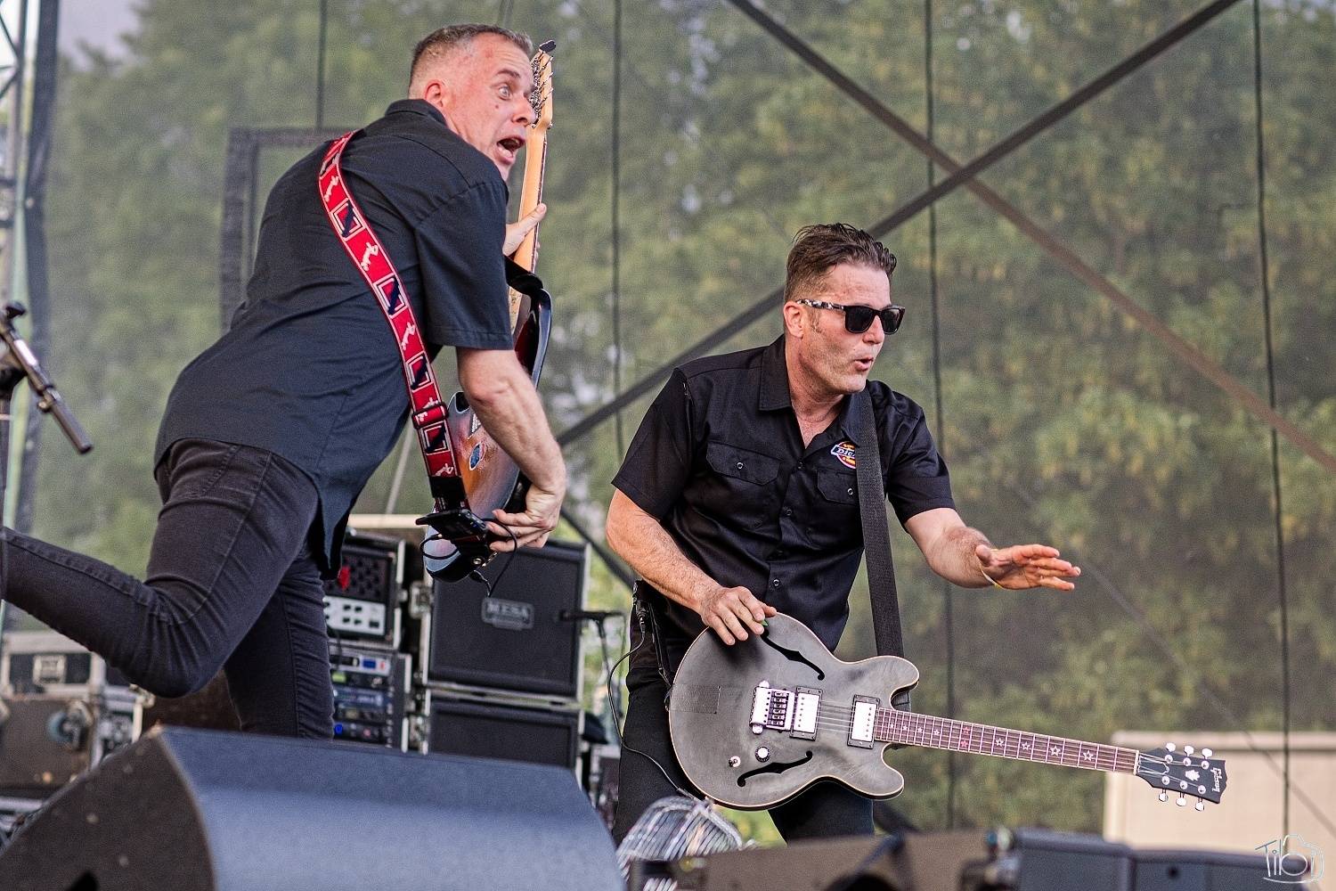 Narozeninový večírek Tří sester odstartoval. Na pražském Smíchově vystoupili Apple Juice, Plexis, SPS, Iné Kafé i The Varukers