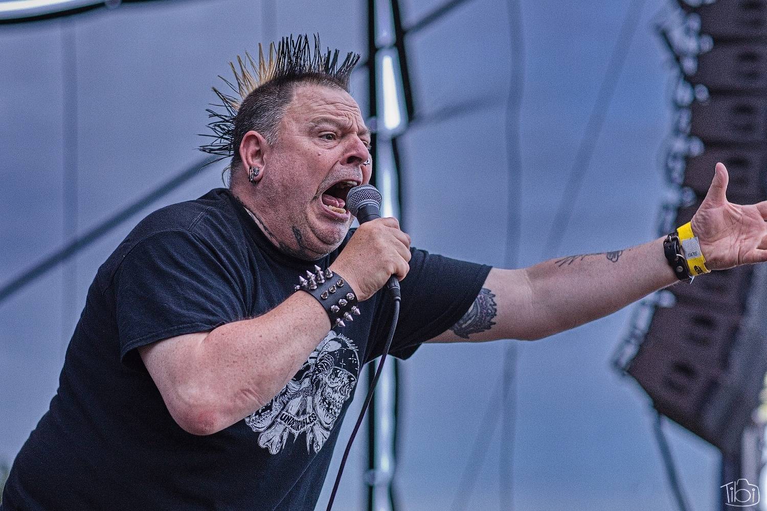 Narozeninový večírek Tří sester odstartoval. Na pražském Smíchově vystoupili Apple Juice, Plexis, SPS, Iné Kafé i The Varukers