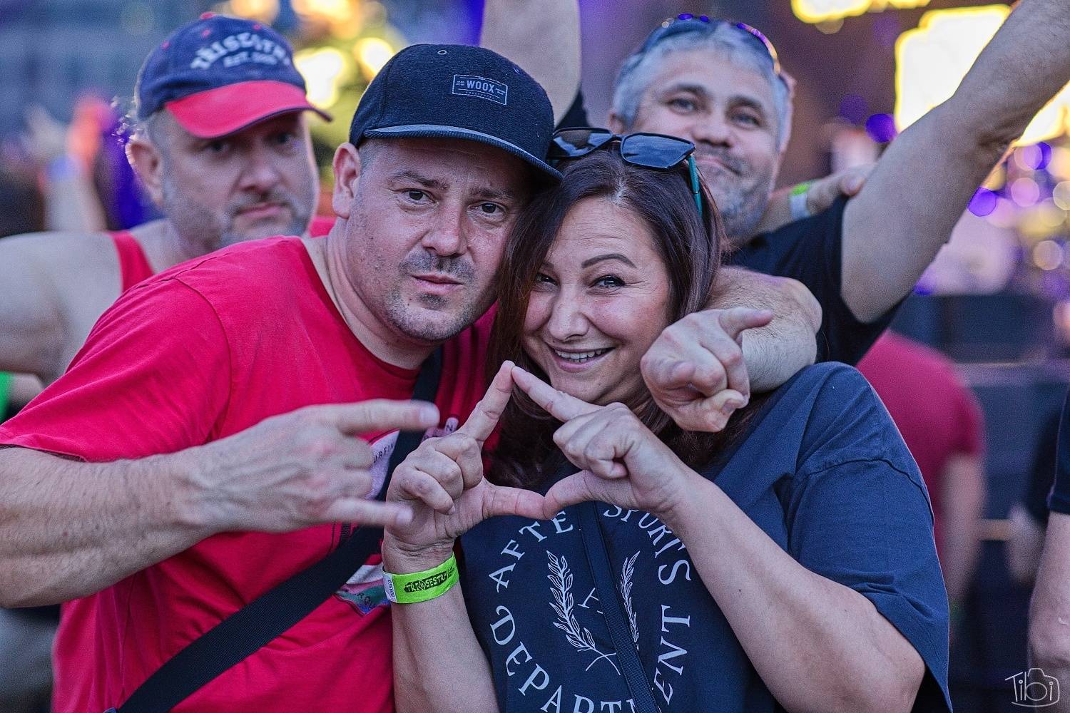 Narozeninový večírek Tří sester odstartoval. Na pražském Smíchově vystoupili Apple Juice, Plexis, SPS, Iné Kafé i The Varukers