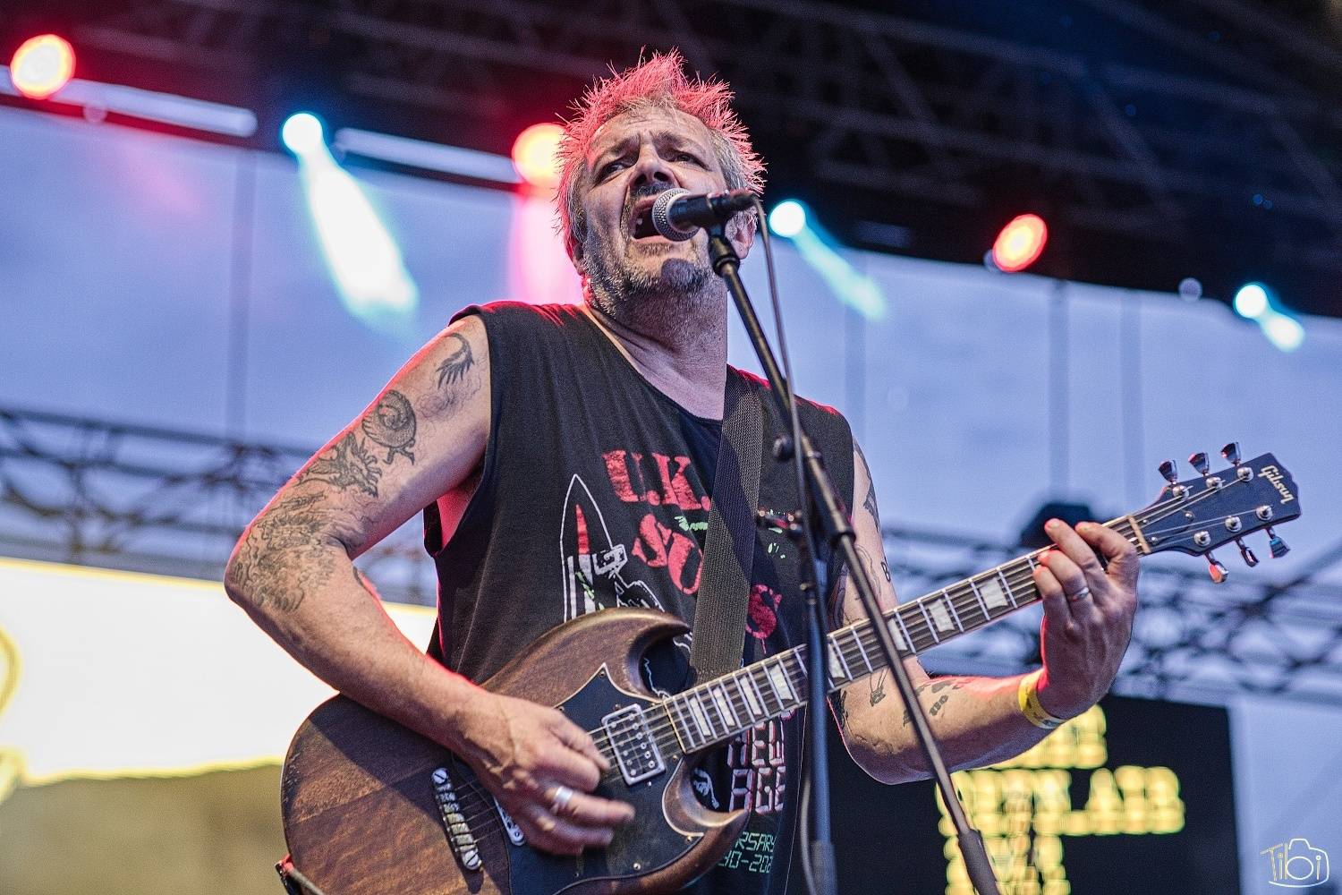 Narozeninový večírek Tří sester odstartoval. Na pražském Smíchově vystoupili Apple Juice, Plexis, SPS, Iné Kafé i The Varukers