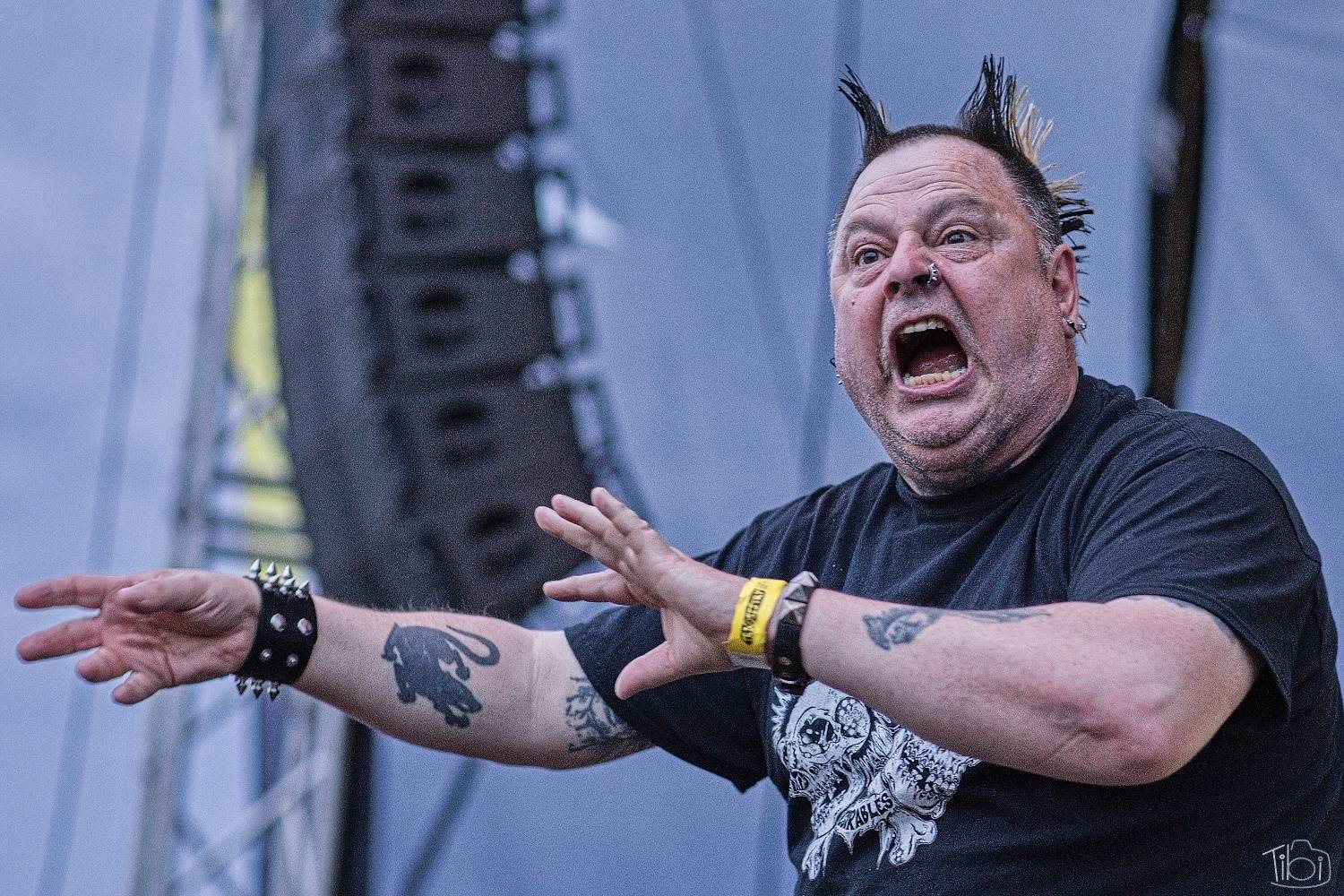 Narozeninový večírek Tří sester odstartoval. Na pražském Smíchově vystoupili Apple Juice, Plexis, SPS, Iné Kafé i The Varukers