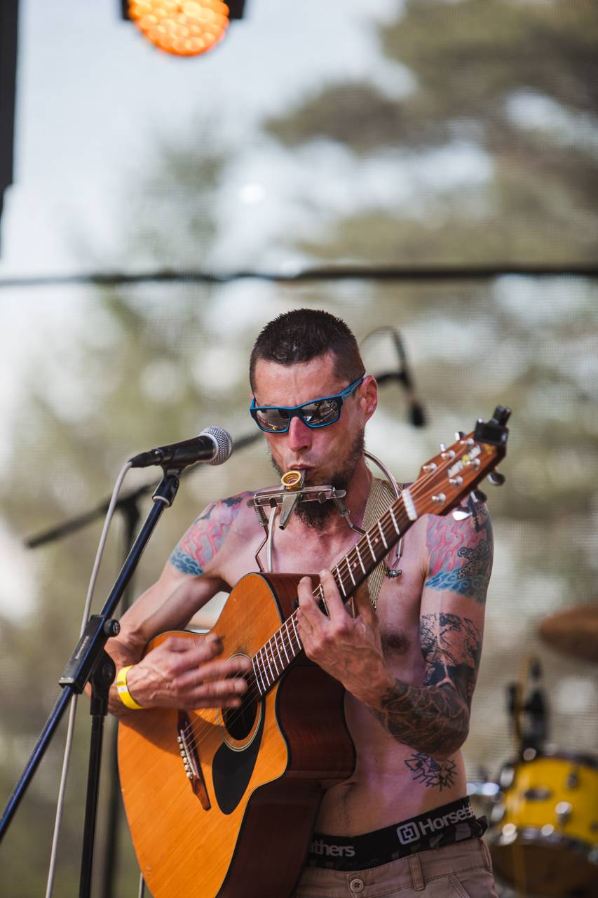 Prudká bouře, ale i salva veselí a rokenrolu. Třem-Fest přivezl do Plzně Tomáše Kluse, Hentai Corporation či The Fialky