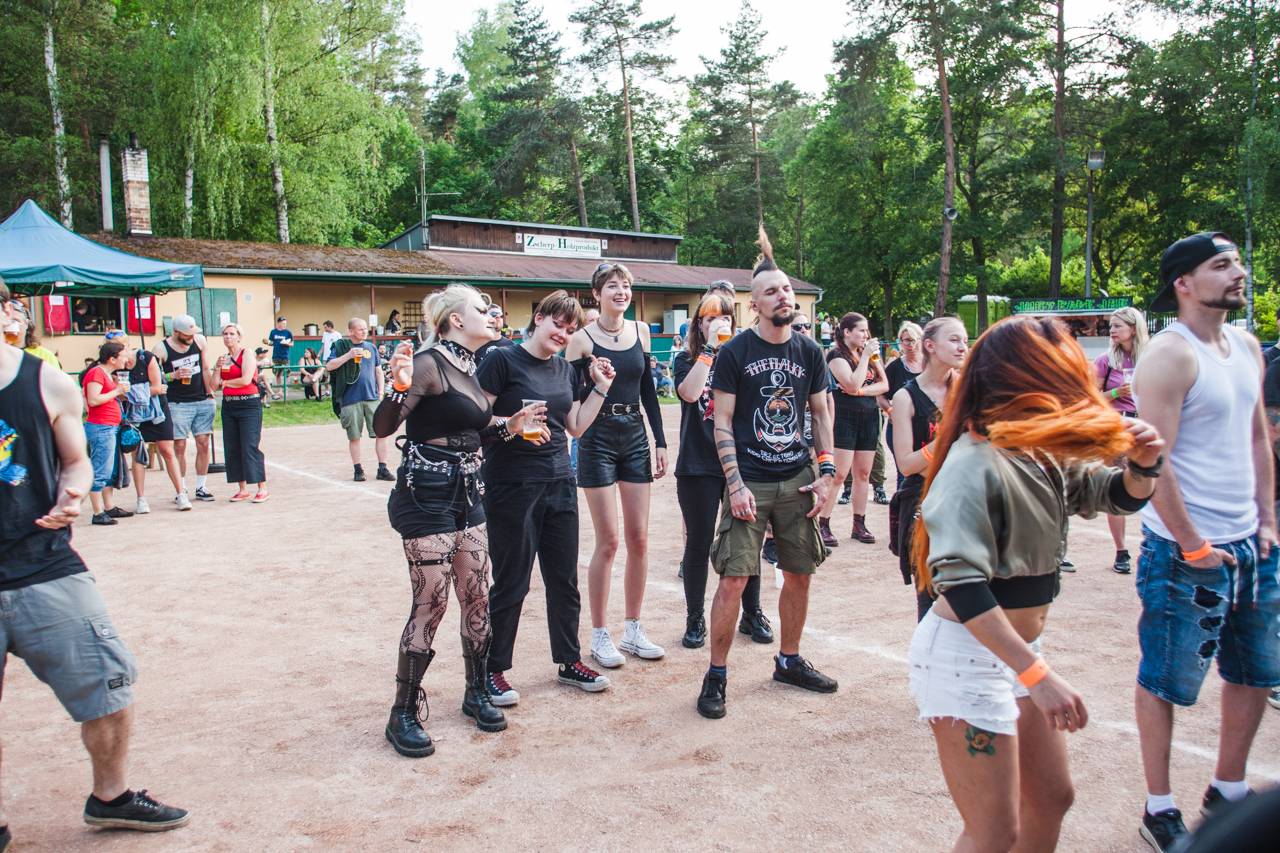 Prudká bouře, ale i salva veselí a rokenrolu. Třem-Fest přivezl do Plzně Tomáše Kluse, Hentai Corporation či The Fialky