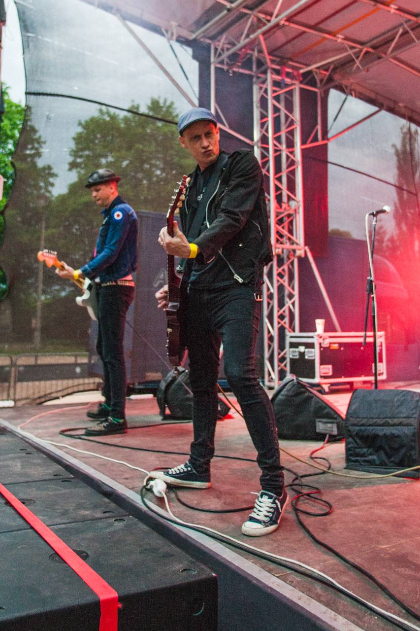 Prudká bouře, ale i salva veselí a rokenrolu. Třem-Fest přivezl do Plzně Tomáše Kluse, Hentai Corporation či The Fialky