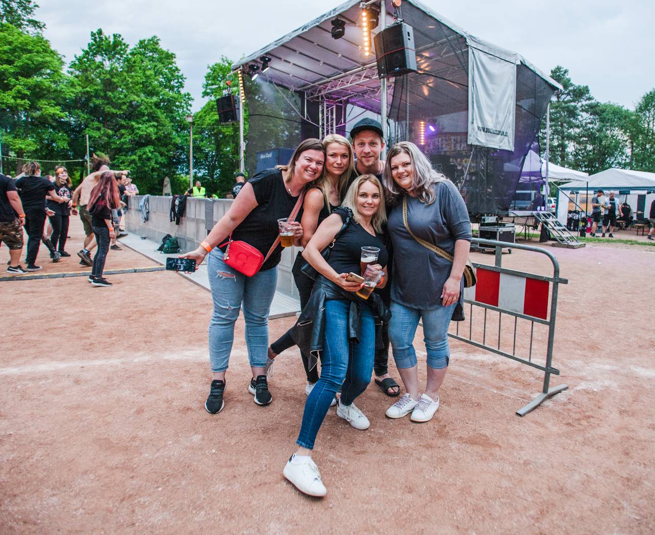 Prudká bouře, ale i salva veselí a rokenrolu. Třem-Fest přivezl do Plzně Tomáše Kluse, Hentai Corporation či The Fialky