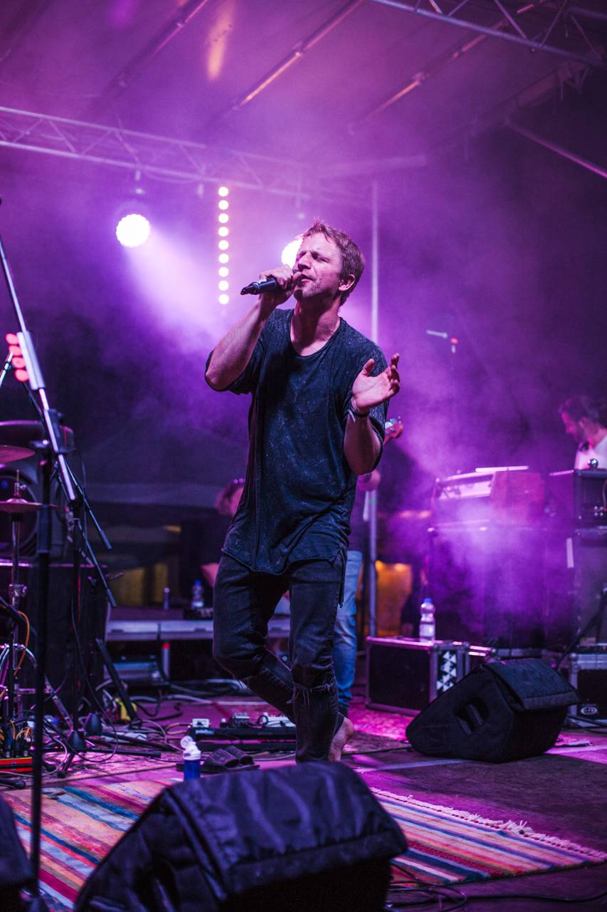 Prudká bouře, ale i salva veselí a rokenrolu. Třem-Fest přivezl do Plzně Tomáše Kluse, Hentai Corporation či The Fialky