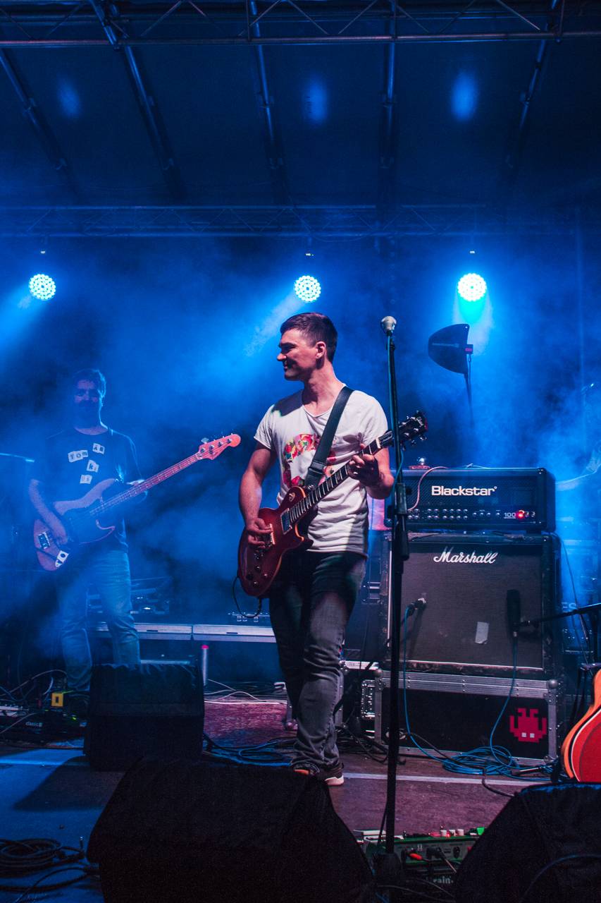 Prudká bouře, ale i salva veselí a rokenrolu. Třem-Fest přivezl do Plzně Tomáše Kluse, Hentai Corporation či The Fialky