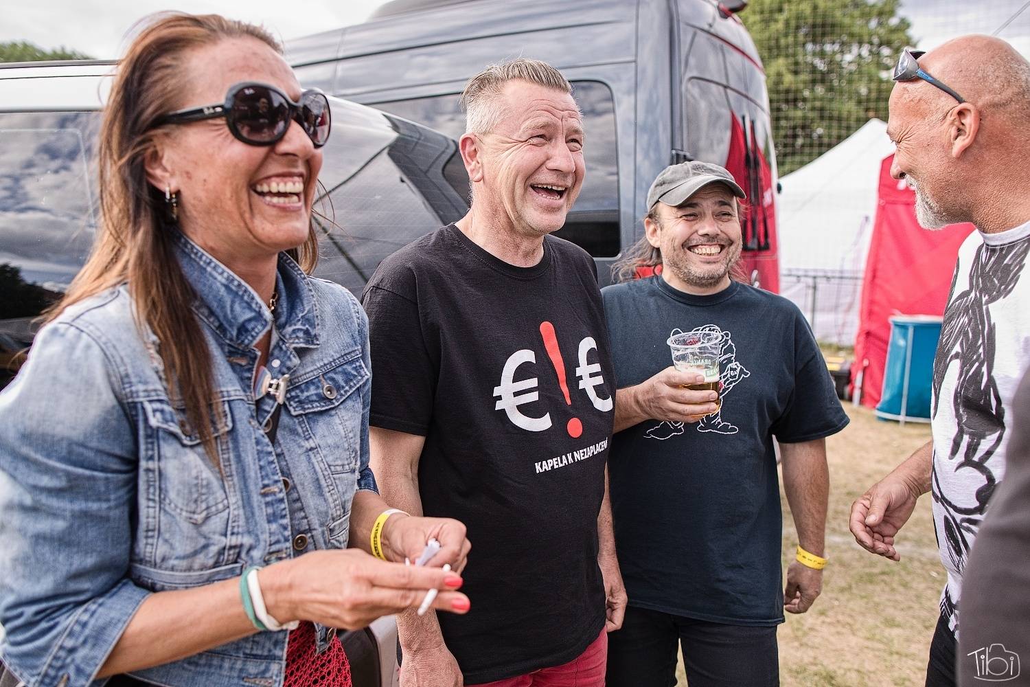 Tři sestry pokřtily nové LP. K narozeninám jim popřáli Doctor P. P., E!E či Zputnik