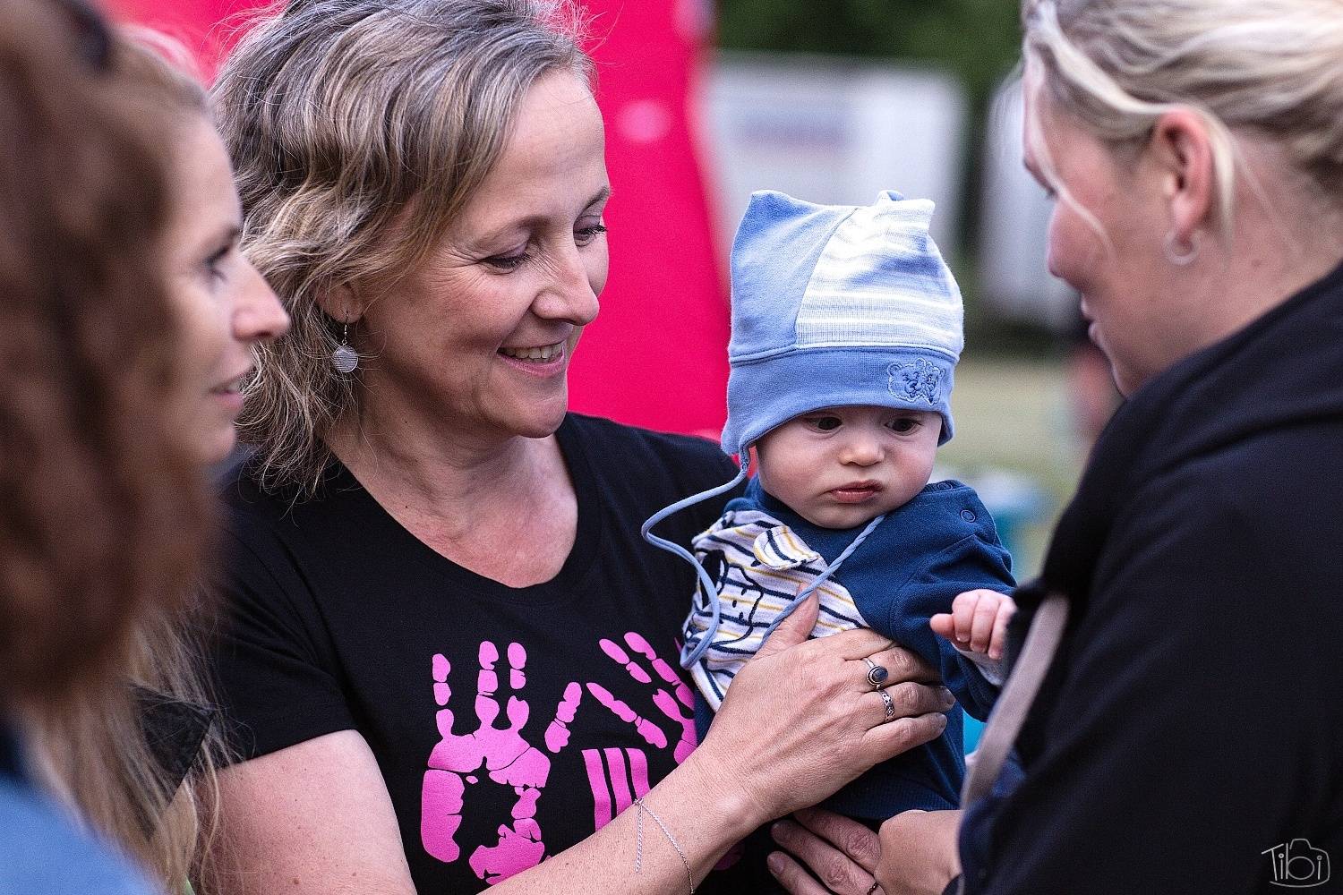 Tři sestry pokřtily nové LP. K narozeninám jim popřáli Doctor P. P., E!E či Zputnik