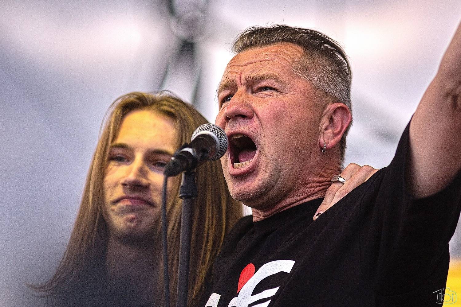 Tři sestry pokřtily nové LP. K narozeninám jim popřáli Doctor P. P., E!E či Zputnik