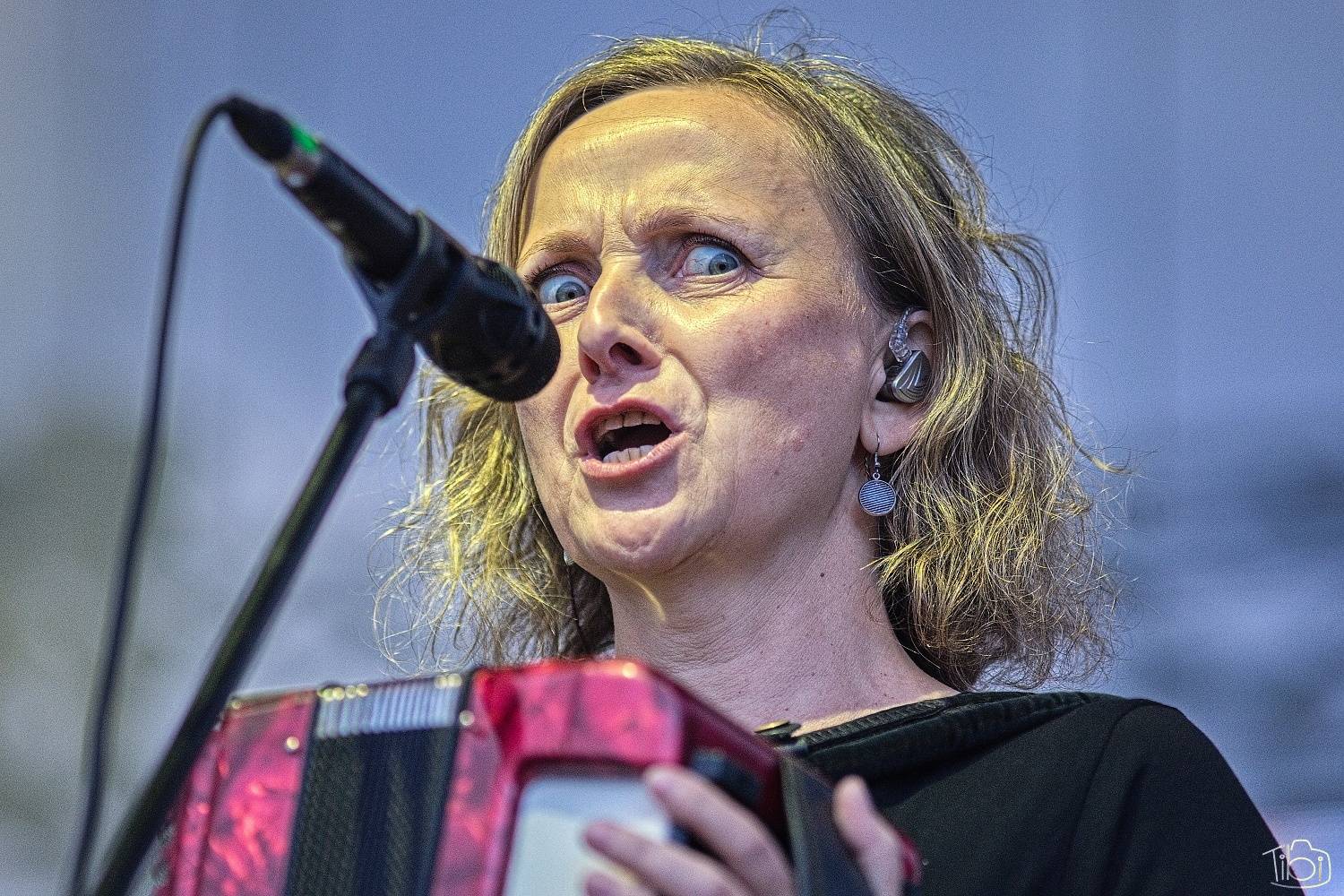 Tři sestry pokřtily nové LP. K narozeninám jim popřáli Doctor P. P., E!E či Zputnik