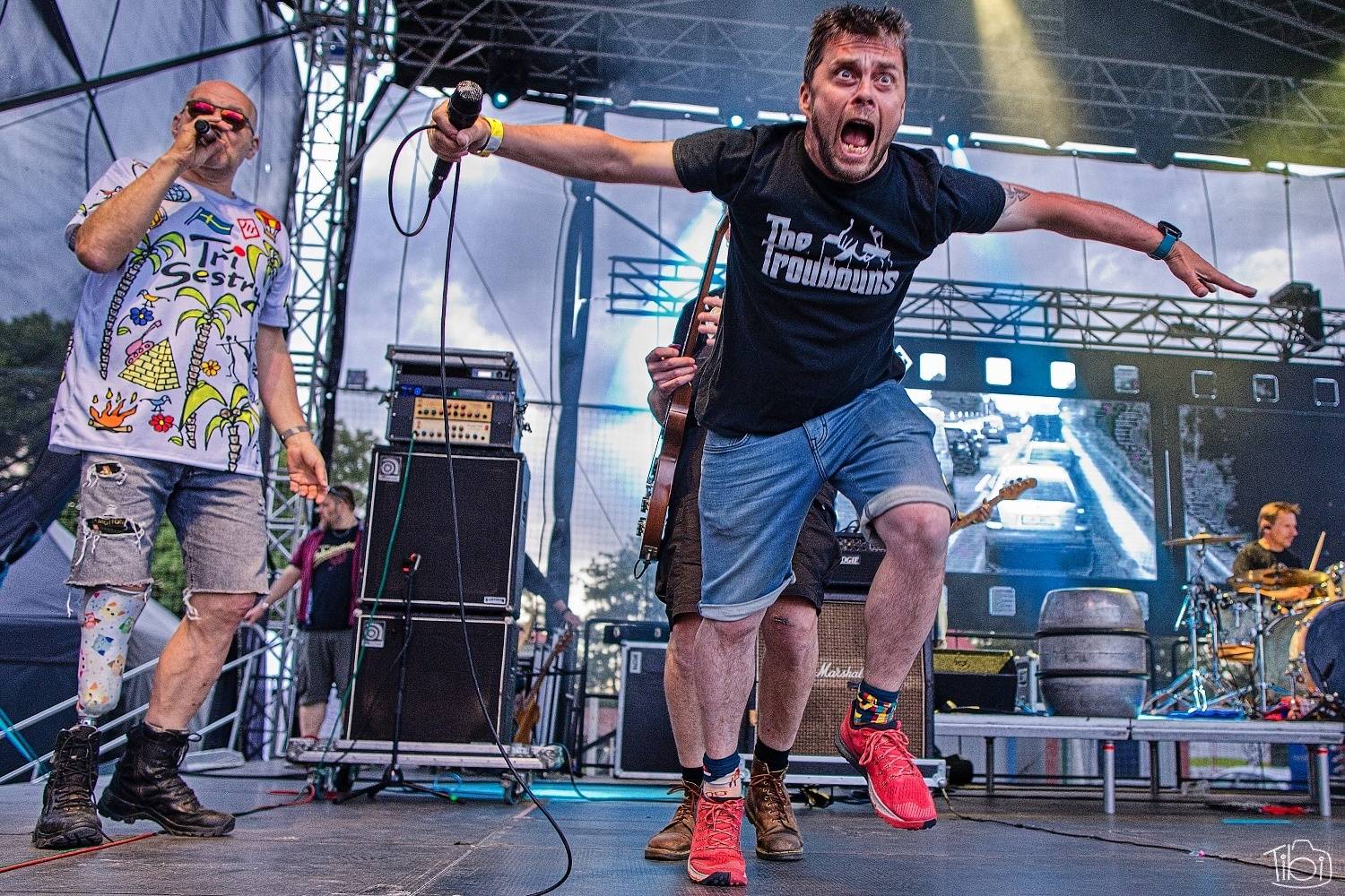 Tři sestry pokřtily nové LP. K narozeninám jim popřáli Doctor P. P., E!E či Zputnik