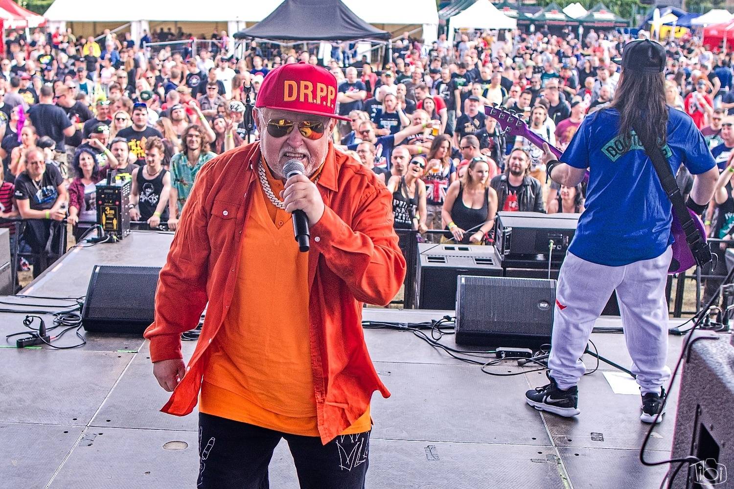 Tři sestry pokřtily nové LP. K narozeninám jim popřáli Doctor P. P., E!E či Zputnik