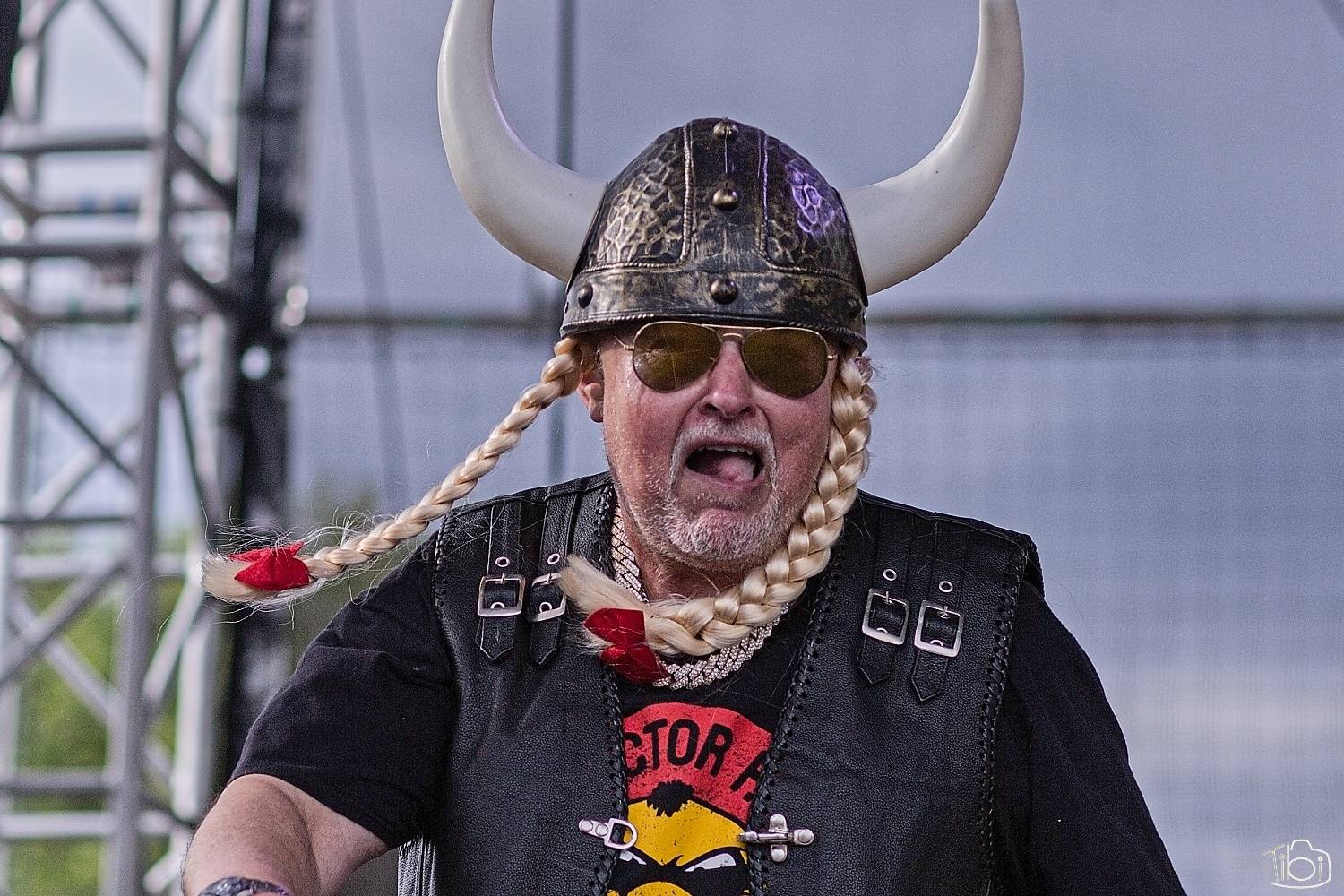 Tři sestry pokřtily nové LP. K narozeninám jim popřáli Doctor P. P., E!E či Zputnik