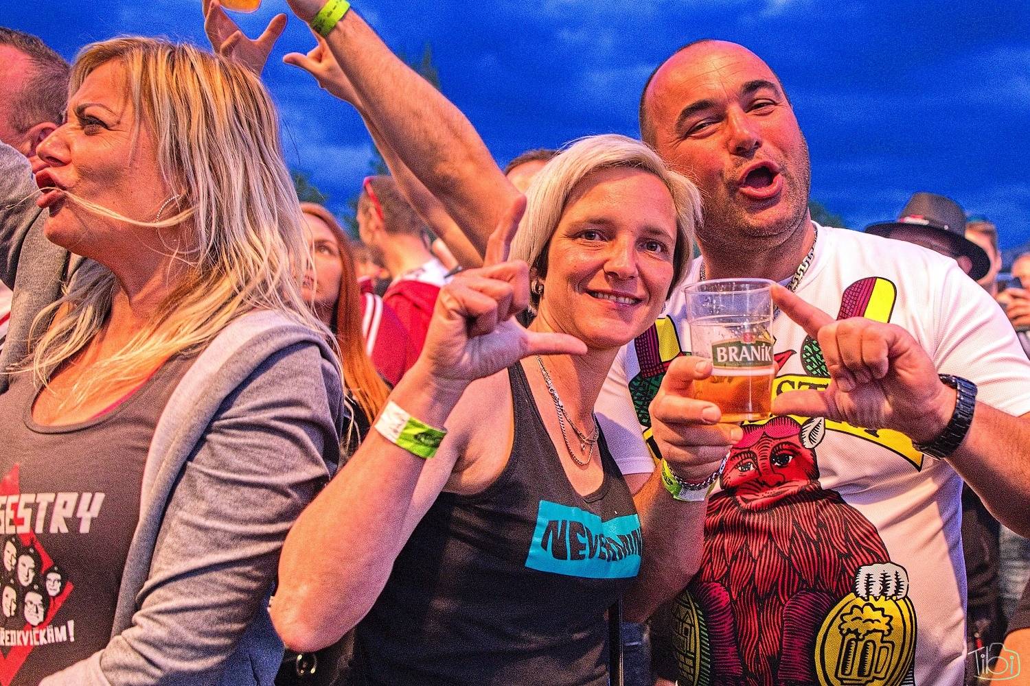 Tři sestry pokřtily nové LP. K narozeninám jim popřáli Doctor P. P., E!E či Zputnik