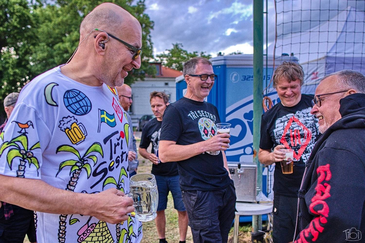 Tři sestry pokřtily nové LP. K narozeninám jim popřáli Doctor P. P., E!E či Zputnik