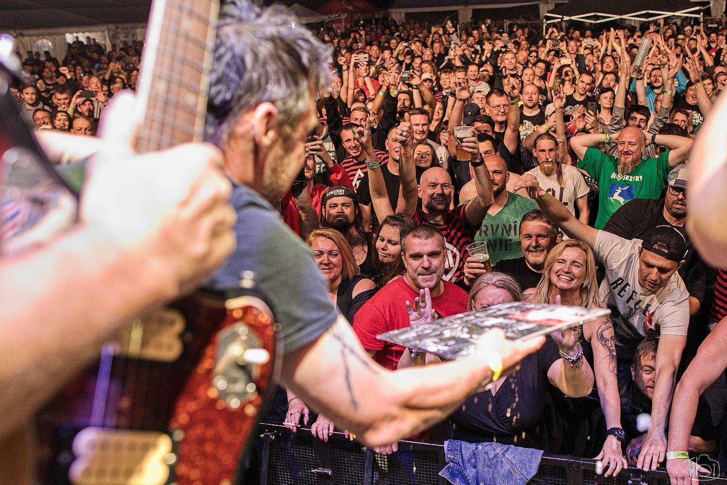 Tři sestry pokřtily nové LP. K narozeninám jim popřáli Doctor P. P., E!E či Zputnik