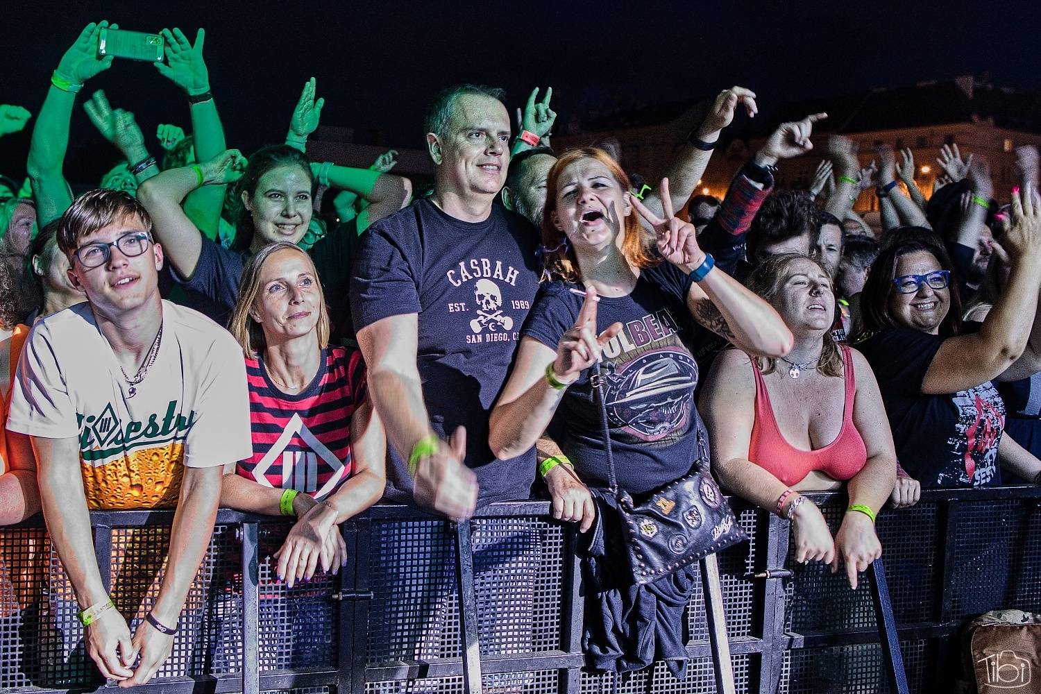 Tři sestry pokřtily nové LP. K narozeninám jim popřáli Doctor P. P., E!E či Zputnik