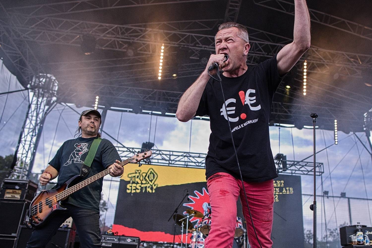 Tři sestry pokřtily nové LP. K narozeninám jim popřáli Doctor P. P., E!E či Zputnik