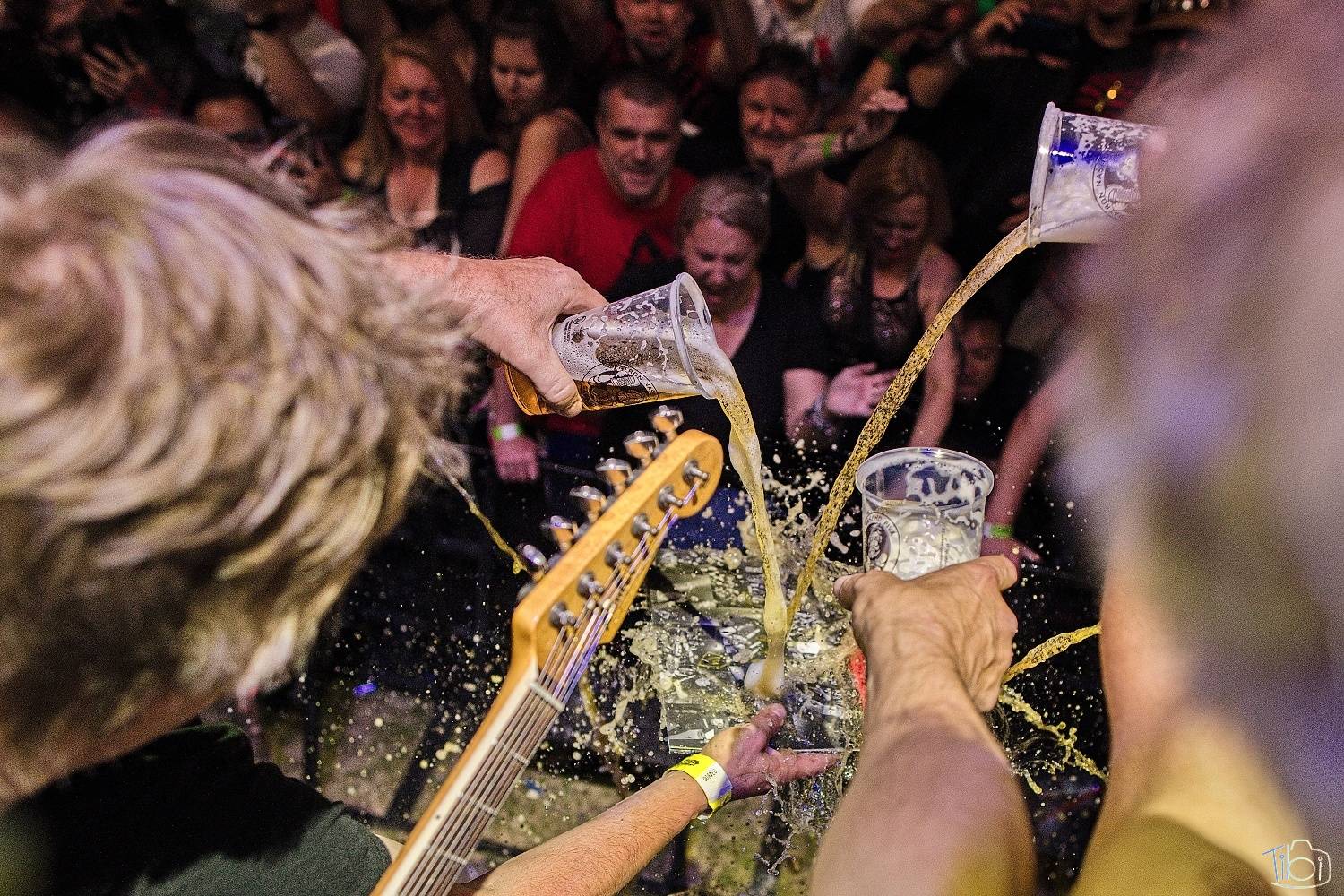 Tři sestry pokřtily nové LP. K narozeninám jim popřáli Doctor P. P., E!E či Zputnik