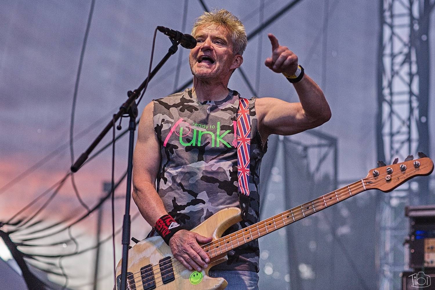 Tři sestry pokřtily nové LP. K narozeninám jim popřáli Doctor P. P., E!E či Zputnik