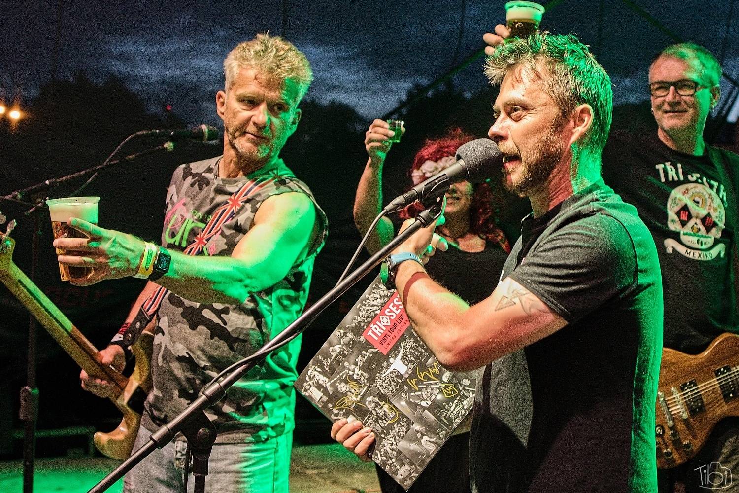 Tři sestry pokřtily nové LP. K narozeninám jim popřáli Doctor P. P., E!E či Zputnik