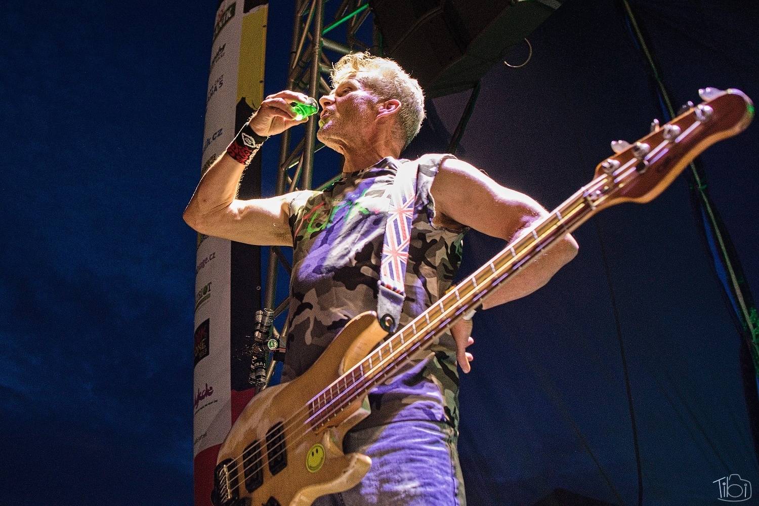 Tři sestry pokřtily nové LP. K narozeninám jim popřáli Doctor P. P., E!E či Zputnik