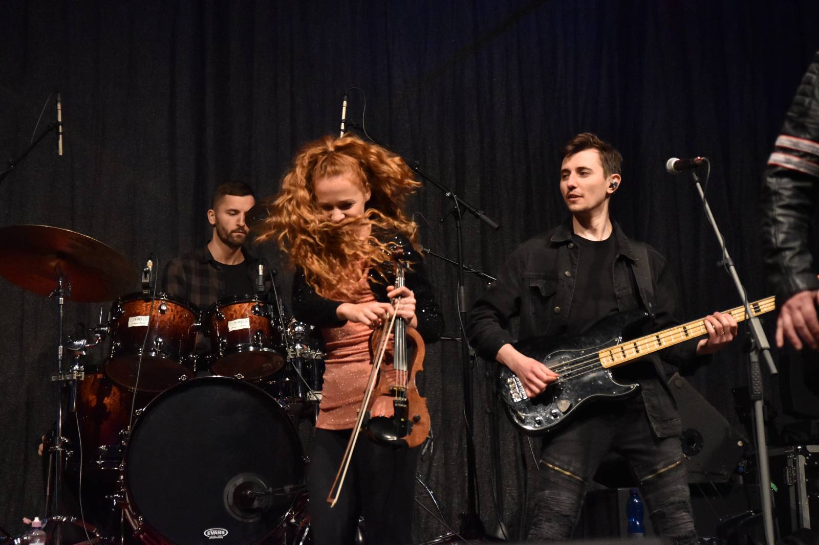 Na Oseku panovala pohoda. Pepa Vojtek vystoupil s Inflagranti, Fast Food Orchestra si přivezli Poslední joint a fiXa navnadila na Kusy radosti  