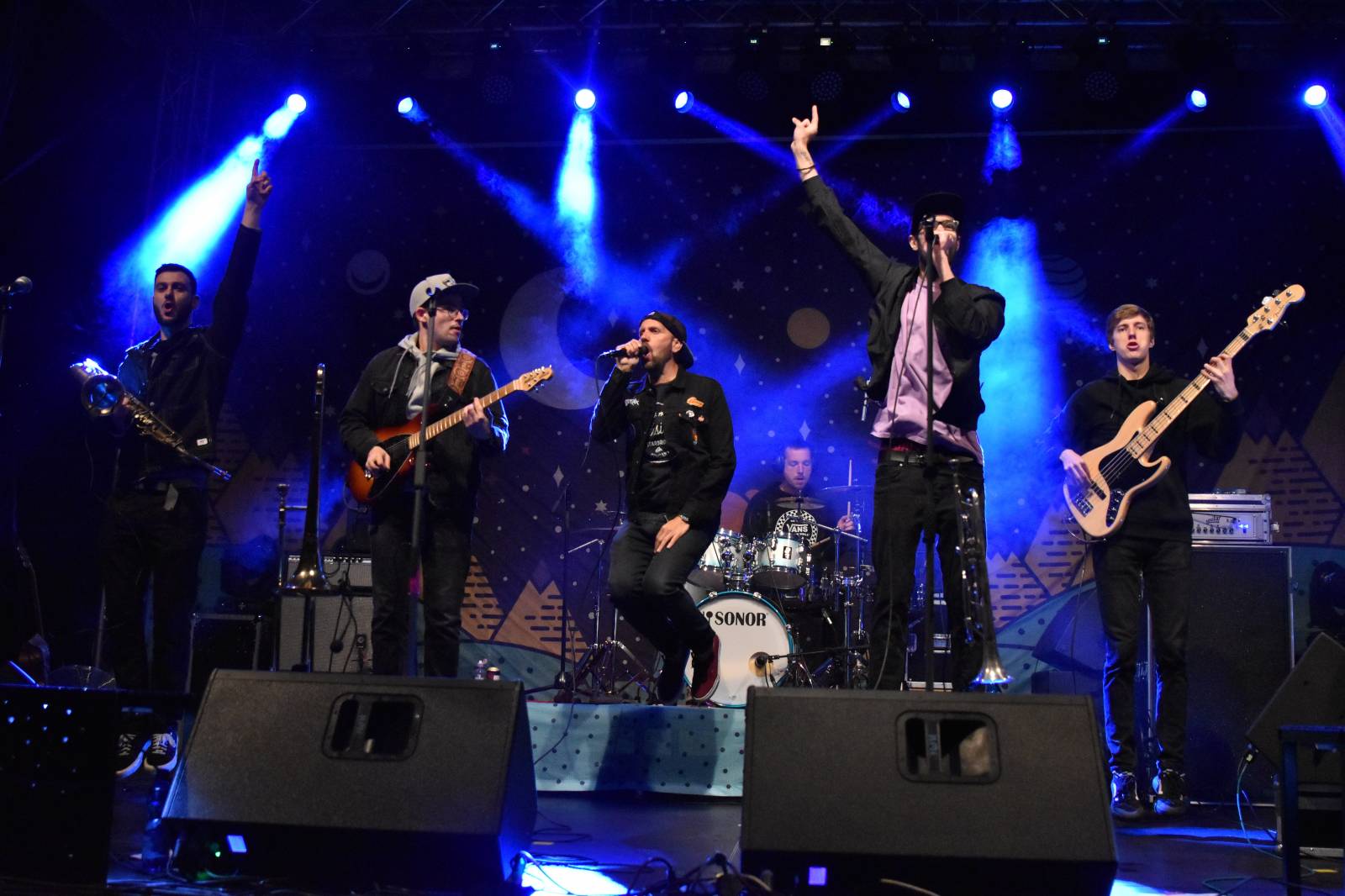 Na Oseku panovala pohoda. Pepa Vojtek vystoupil s Inflagranti, Fast Food Orchestra si přivezli Poslední joint a fiXa navnadila na Kusy radosti  