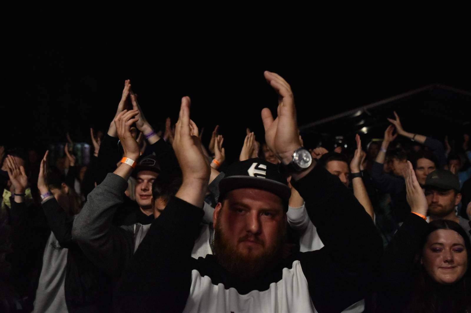 Na Oseku panovala pohoda. Pepa Vojtek vystoupil s Inflagranti, Fast Food Orchestra si přivezli Poslední joint a fiXa navnadila na Kusy radosti  