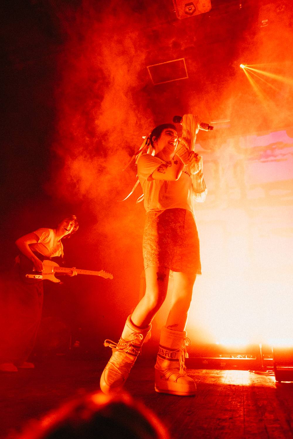 BENEE zahřála u srdce. Vyprávěla historky a poděkovala česky 