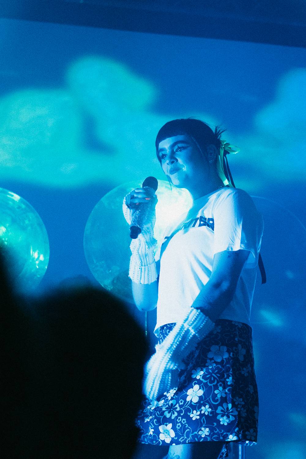 BENEE zahřála u srdce. Vyprávěla historky a poděkovala česky 