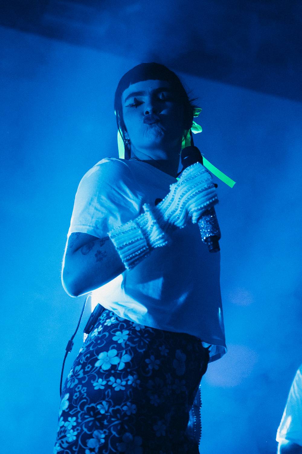 BENEE zahřála u srdce. Vyprávěla historky a poděkovala česky 