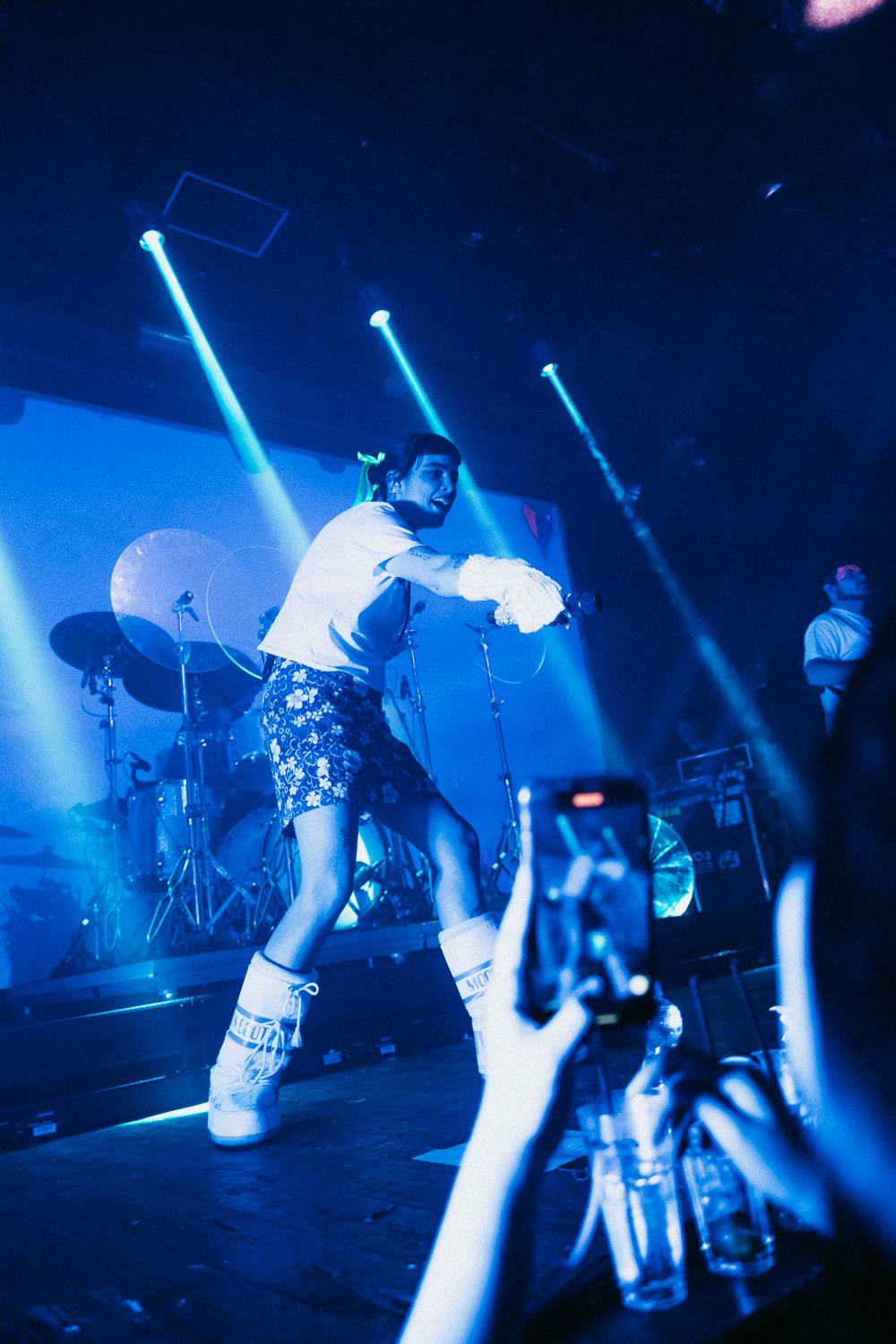 BENEE zahřála u srdce. Vyprávěla historky a poděkovala česky 